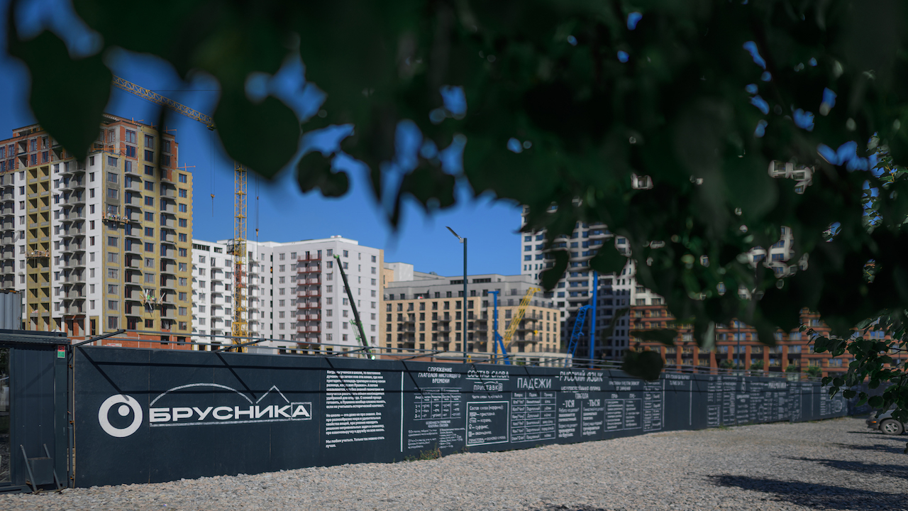 Простой забор, покоривший Россию