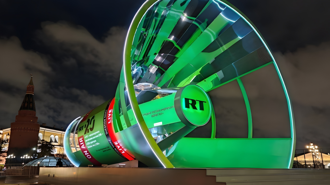 Студия-арт-объект RT "Рупор Кремля"